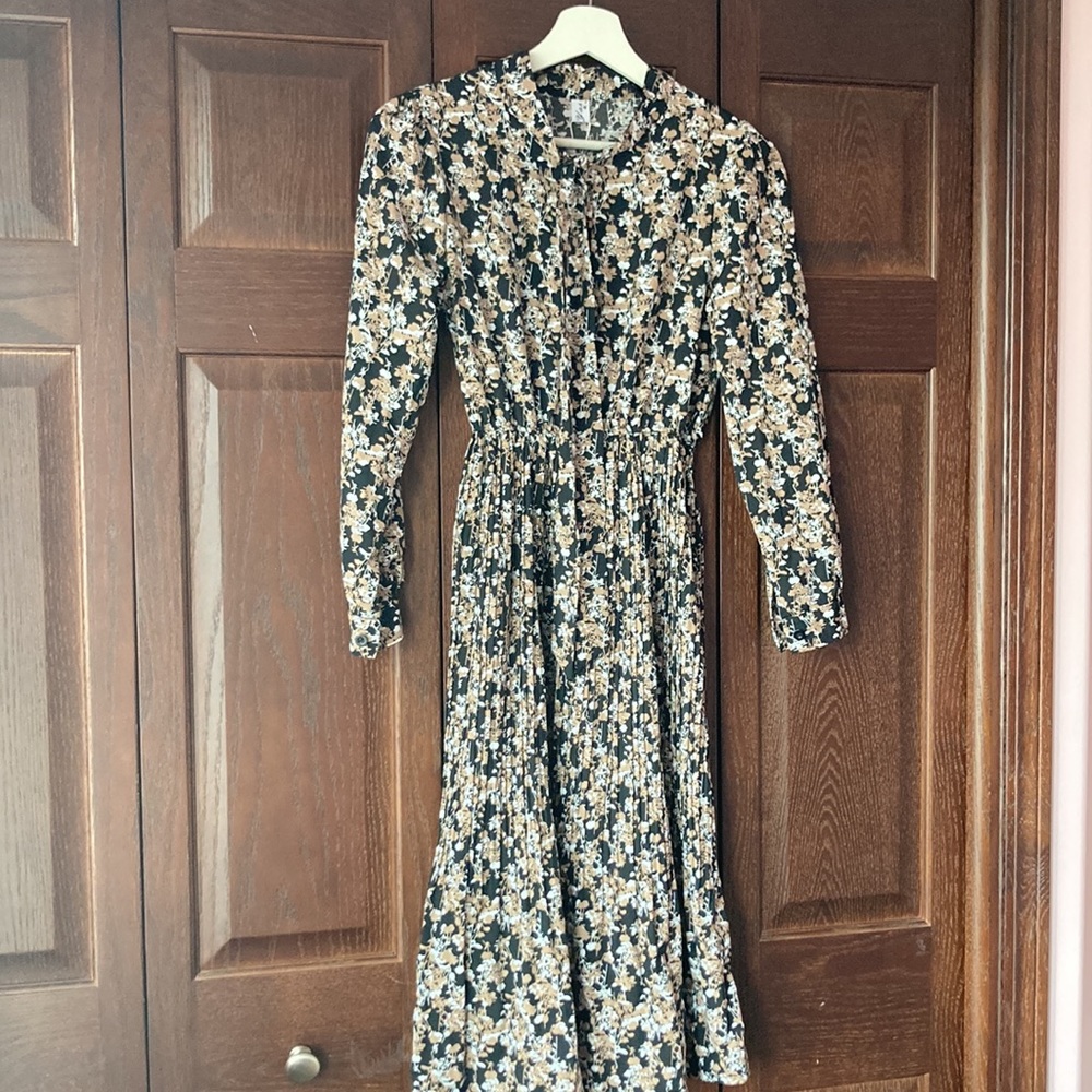 Long Sleeve Pleated Midi Floral Dress